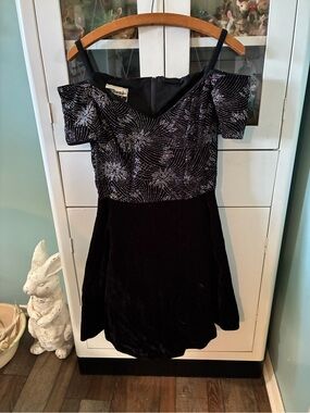 Marnie West jr sz 7 Vintage Black Velvet Cocktail Dress with Glitter Bodice